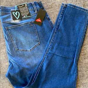 LuLaRoe Skinny Fit Denim BNWT! 💖🎉😍